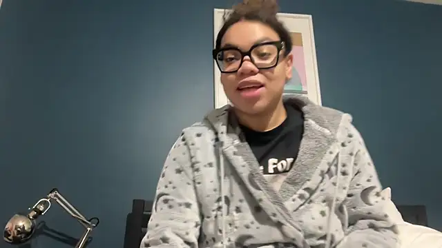 Snapshot of zahrabliss chatting on 12-17-25, 06:52 zahrabliss online show from 12-17-25, 06:52