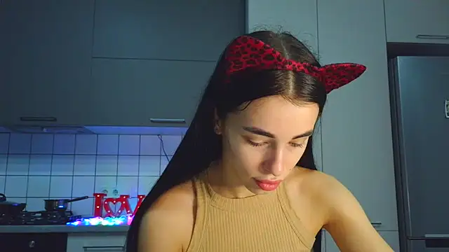 Snapshot of EvaMelnik chatting on 10-28-25, 03:58 EvaMelnik online show from 10-28-25, 03:58