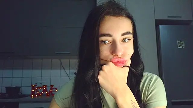 Snapshot of EvaMelnik chatting on 11-06-25, 04:19 EvaMelnik online show from 11-06-25, 04:19