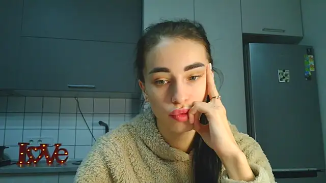 Snapshot of EvaMelnik chatting on 11-13-25, 06:40 EvaMelnik online show from 11-13-25, 06:40