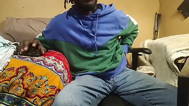 Snapshot of EYEzIAM chatting on 10-11-25, 09:02 EYEzIAM online show from 10-11-25, 09:02