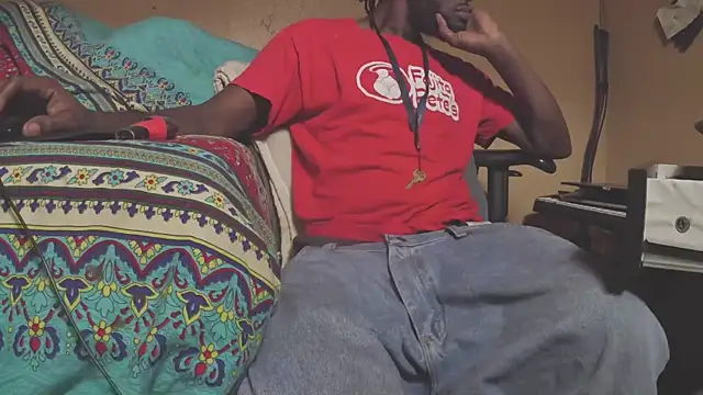 Snapshot of EYEzIAM chatting on 11-19-25, 08:03 EYEzIAM online show from 11-19-25, 08:03