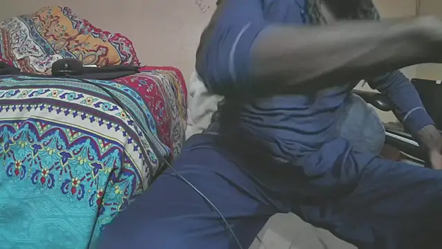 Snapshot of EYEzIAM chatting on 11-21-25, 03:49 EYEzIAM online show from 11-21-25, 03:49