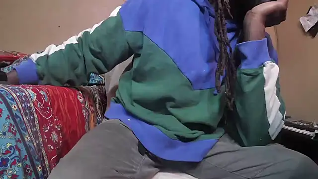 EYEzIAM online show from 12-16-25, 05:56