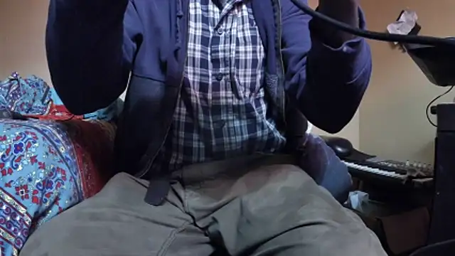 EYEzIAM online show from 12-18-25, 06:52