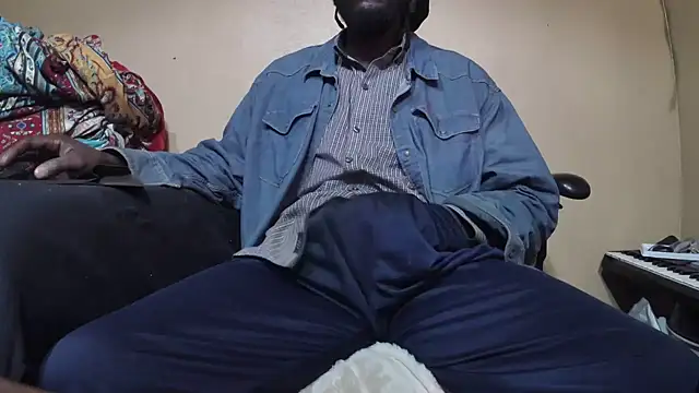 EYEzIAM online show from 01-10-26, 01:51