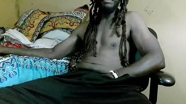 Snapshot of EYEzIAM chatting on 05-19-26, 04:30 EYEzIAM online show from 05-19-26, 04:30