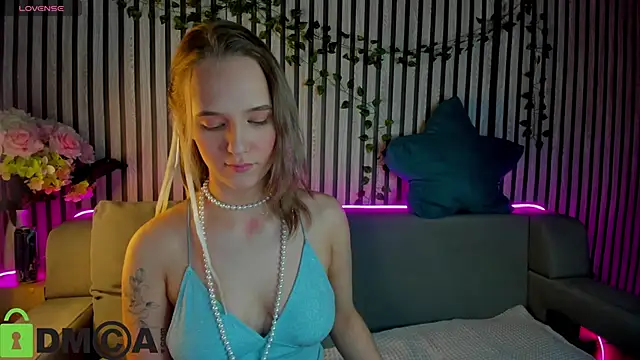 Casey Sweeet online show from 12-17-25, 04:02