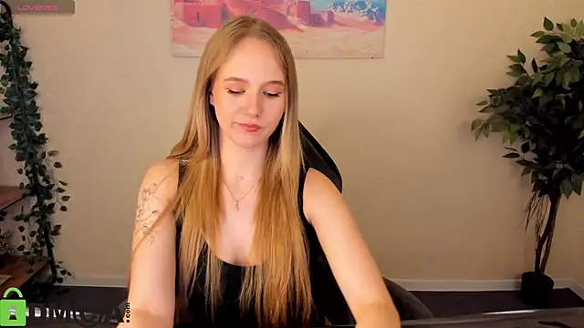 Snapshot of Casey_Sweeet chatting on 05-17-26, 02:35 Casey Sweeet online show from 05-17-26, 02:35