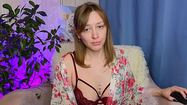 Snapshot of evashiny_ chatting on 11-19-25, 02:33 evashiny online show from 11-19-25, 02:33