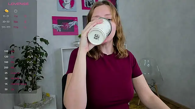 Snapshot of evashiny_ chatting on 11-24-25, 03:39 evashiny online show from 11-24-25, 03:39