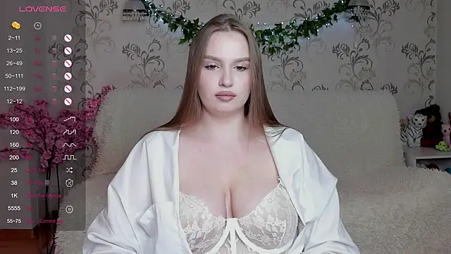 Snapshot of MichelleMiler chatting on 01-10-26, 07:43 MichelleMiler online show from 01-10-26, 07:43