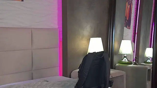 Snapshot of AriWild chatting on 09-21-25, 04:14 AriWild online show from 09-21-25, 04:14