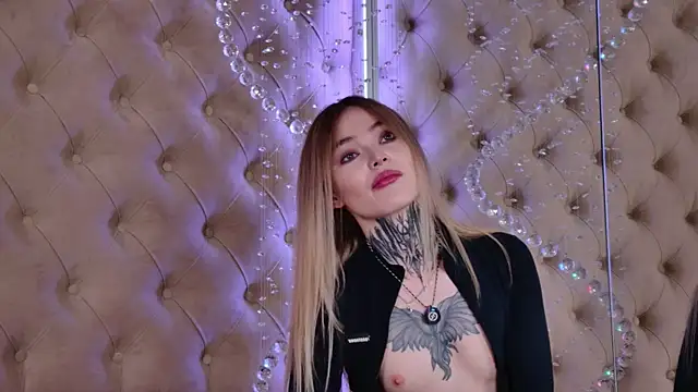 AriWild online show from 11-15-25, 04:21