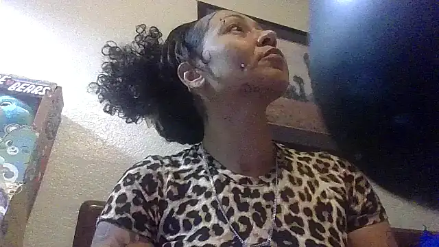 Snapshot of Flossee chatting on 09-30-25, 10:48 Flossee online show from 09-30-25, 10:48