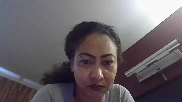 Snapshot of Flossee chatting on 10-03-25, 10:45 Flossee online show from 10-03-25, 10:45