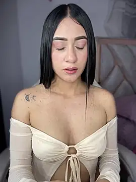 Snapshot of isabela_l chatting on 03-17-26, 11:30 isabela l online show from 03-17-26, 11:30