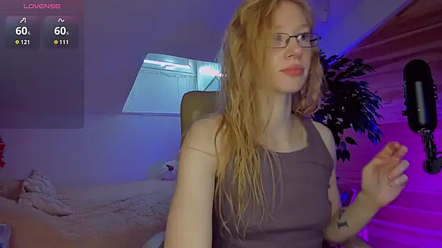 AuroraShoww online show from 10-17-25, 07:44