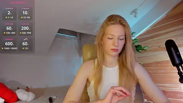 AuroraShoww online show from 11-06-25, 01:34