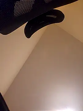 Snapshot of Nesch82 chatting on 03-12-26, 04:18 Nesch82 online show from 03-12-26, 04:18