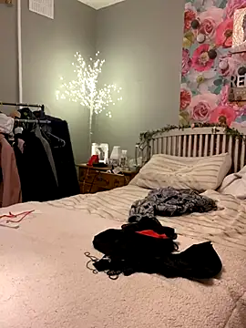 Snapshot of Sassylady chatting on 10-31-25, 10:33 Sassylady online show from 10-31-25, 10:33