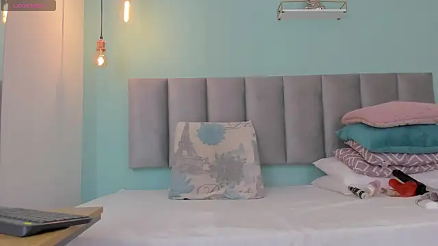 Snapshot of genesis4u chatting on 09-19-25, 12:06 genesis4u online show from 09-19-25, 12:06