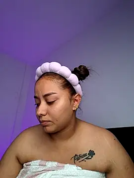 Snapshot of Nicoll_31 chatting on 12-16-25, 12:26 Nicoll 31 online show from 12-16-25, 12:26