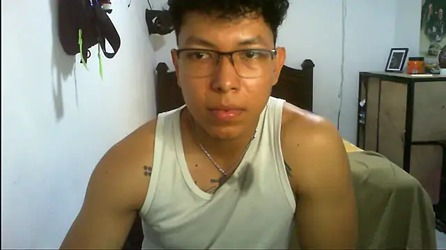 Snapshot of Karim_jensen chatting on 04-15-26, 11:38 Karim jensen online show from 04-15-26, 11:38