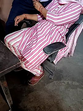 Snapshot of SIMRANSONU26 chatting on 04-15-26, 07:48 SIMRANSONU26 online show from 04-15-26, 07:48