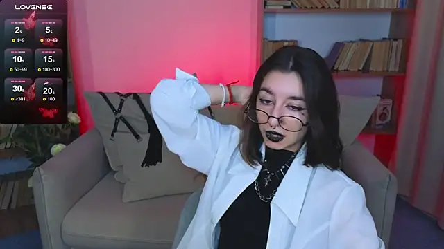 Snapshot of Mistress__Marcelline chatting on 09-10-25, 09:42 Mistress Marcelline online show from 09-10-25, 09:42