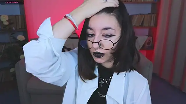 Snapshot of Mistress__Marcelline chatting on 09-11-25, 10:15 Mistress Marcelline online show from 09-11-25, 10:15