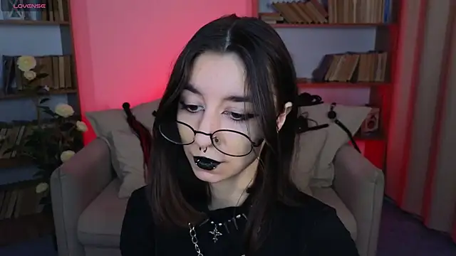 Snapshot of Mistress__Marcelline chatting on 09-12-25, 09:09 Mistress Marcelline online show from 09-12-25, 09:09