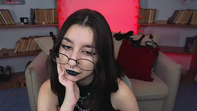 Snapshot of Mistress__Marcelline chatting on 09-18-25, 09:33 Mistress Marcelline online show from 09-18-25, 09:33