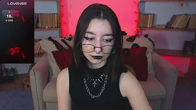 Snapshot of Mistress__Marcelline chatting on 09-19-25, 10:05 Mistress Marcelline online show from 09-19-25, 10:05