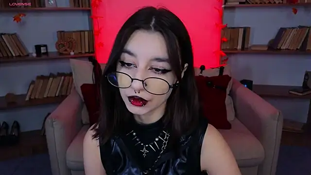 Snapshot of Mistress__Marcelline chatting on 09-24-25, 09:34 Mistress Marcelline online show from 09-24-25, 09:34