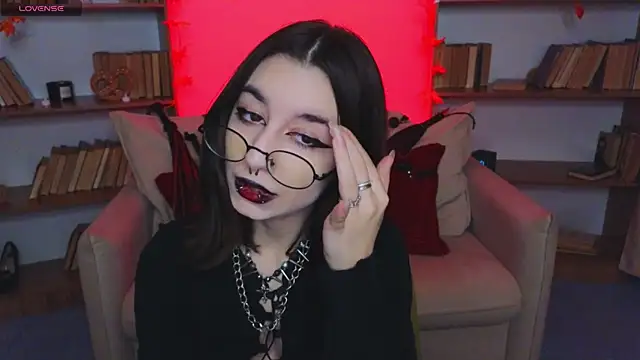 Snapshot of Mistress__Marcelline chatting on 09-25-25, 10:41 Mistress Marcelline online show from 09-25-25, 10:41