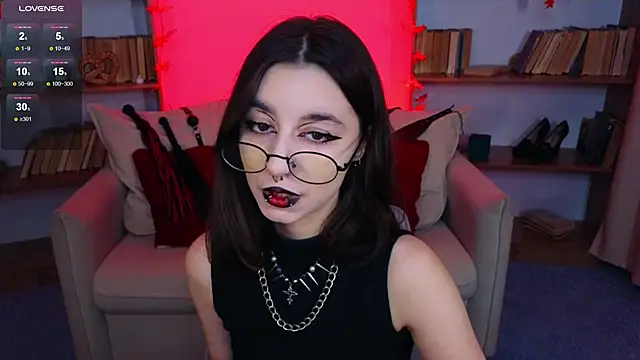 Snapshot of Mistress__Marcelline chatting on 10-02-25, 08:54 Mistress Marcelline online show from 10-02-25, 08:54