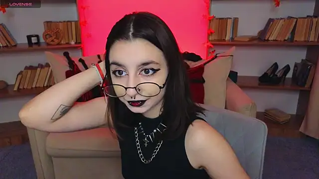 Snapshot of Mistress__Marcelline chatting on 10-03-25, 10:01 Mistress Marcelline online show from 10-03-25, 10:01