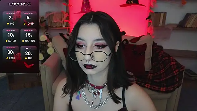 Snapshot of Mistress__Marcelline chatting on 10-17-25, 09:45 Mistress Marcelline online show from 10-17-25, 09:45