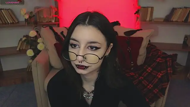 Snapshot of Mistress__Marcelline chatting on 10-18-25, 09:21 Mistress Marcelline online show from 10-18-25, 09:21