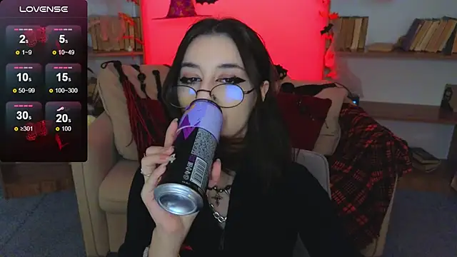 Snapshot of Mistress__Marcelline chatting on 10-19-25, 09:32 Mistress Marcelline online show from 10-19-25, 09:32