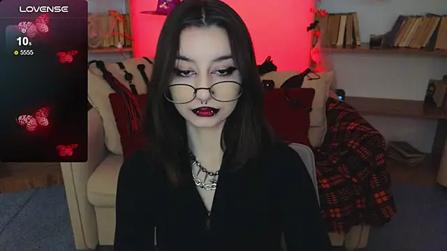 Snapshot of Mistress__Marcelline chatting on 10-20-25, 09:43 Mistress Marcelline online show from 10-20-25, 09:43