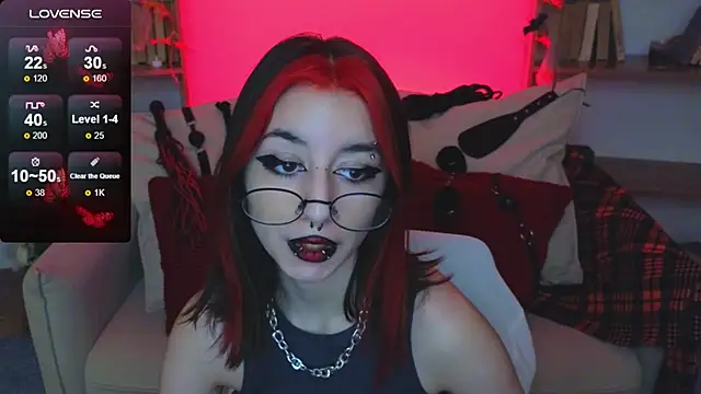 Snapshot of Mistress__Marcelline chatting on 10-22-25, 09:20 Mistress Marcelline online show from 10-22-25, 09:20