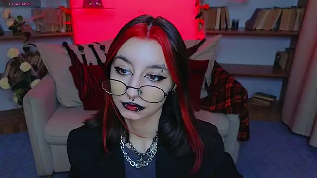 Snapshot of Mistress__Marcelline chatting on 10-25-25, 09:50 Mistress Marcelline online show from 10-25-25, 09:50