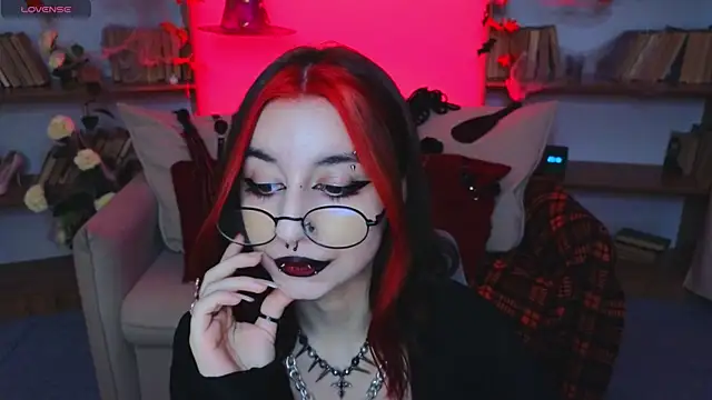 Snapshot of Mistress__Marcelline chatting on 10-26-25, 11:05 Mistress Marcelline online show from 10-26-25, 11:05