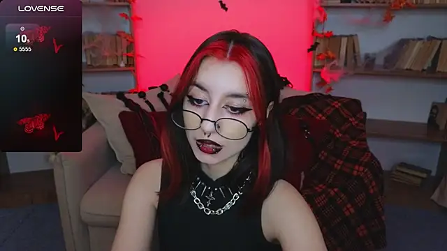 Snapshot of Mistress__Marcelline chatting on 10-29-25, 09:44 Mistress Marcelline online show from 10-29-25, 09:44