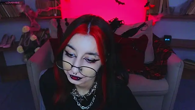 Snapshot of Mistress__Marcelline chatting on 10-31-25, 10:16 Mistress Marcelline online show from 10-31-25, 10:16