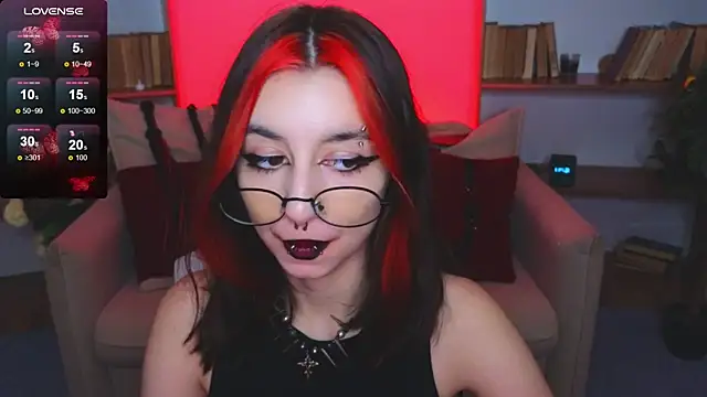 Snapshot of Mistress__Marcelline chatting on 11-12-25, 09:42 Mistress Marcelline online show from 11-12-25, 09:42