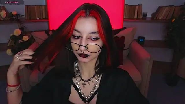 Snapshot of Mistress__Marcelline chatting on 11-14-25, 10:47 Mistress Marcelline online show from 11-14-25, 10:47