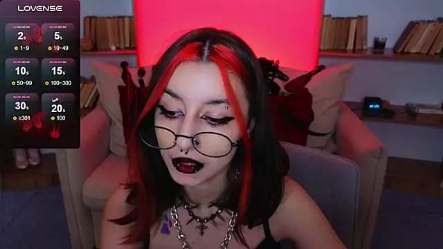 Snapshot of Mistress__Marcelline chatting on 11-15-25, 10:12 Mistress Marcelline online show from 11-15-25, 10:12